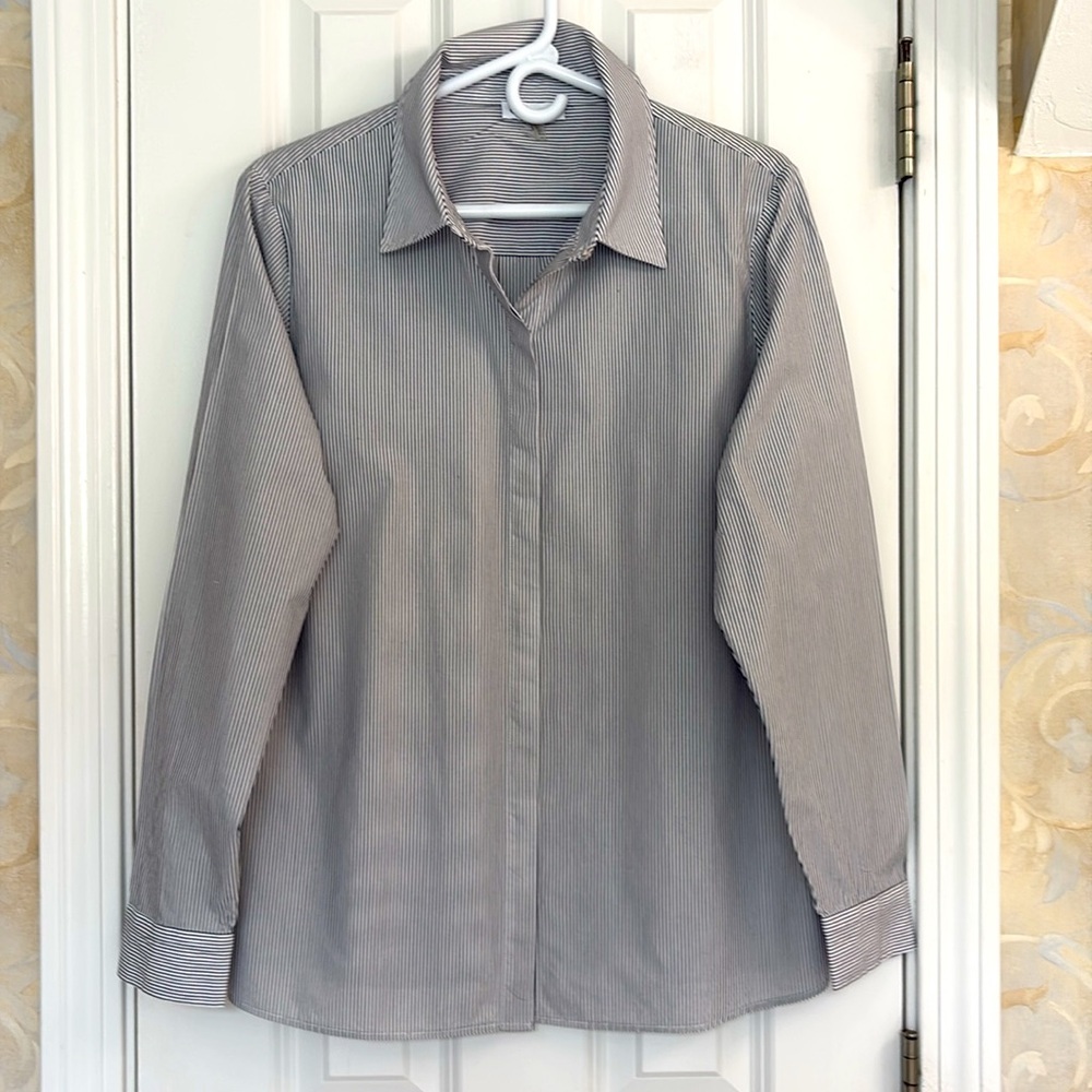 Calvin Klein Striped Button-Up 100% Cotton Women’s Shirt, not Fitted Style. EUC